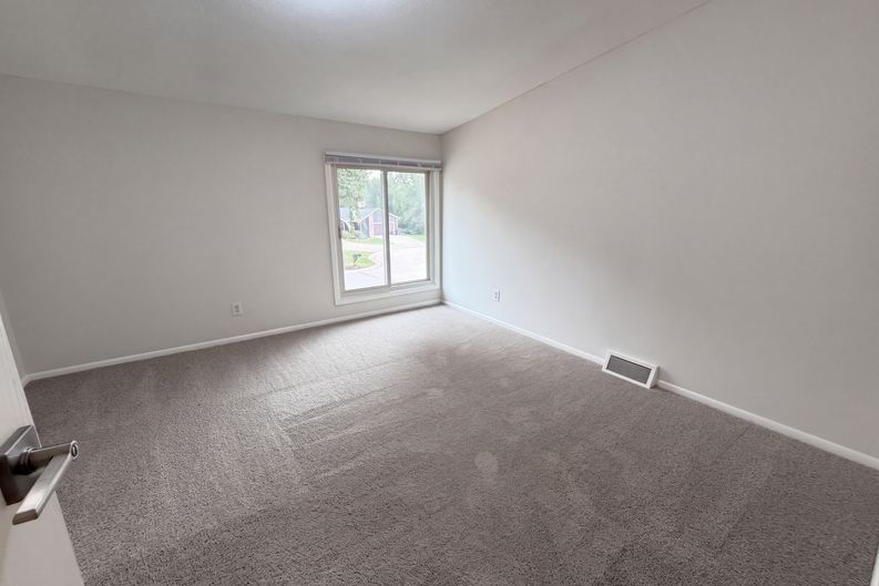 Photo 10 of 22 of 15391 Trillium Cir, Eden Prairie, MN