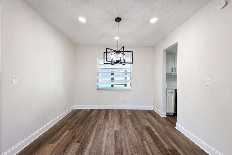 Photo 7 of 22 of 8351 Kipling Ct, Jacksonville, FL
