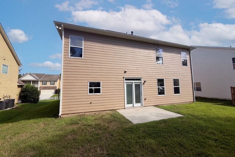 Photo 5 of 23 of 7328 Toccoa Cir, Union City, GA