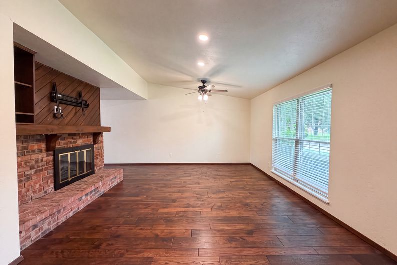 Photo 9 of 28 of 530 Shadowcrest Ln, Coppell, TX