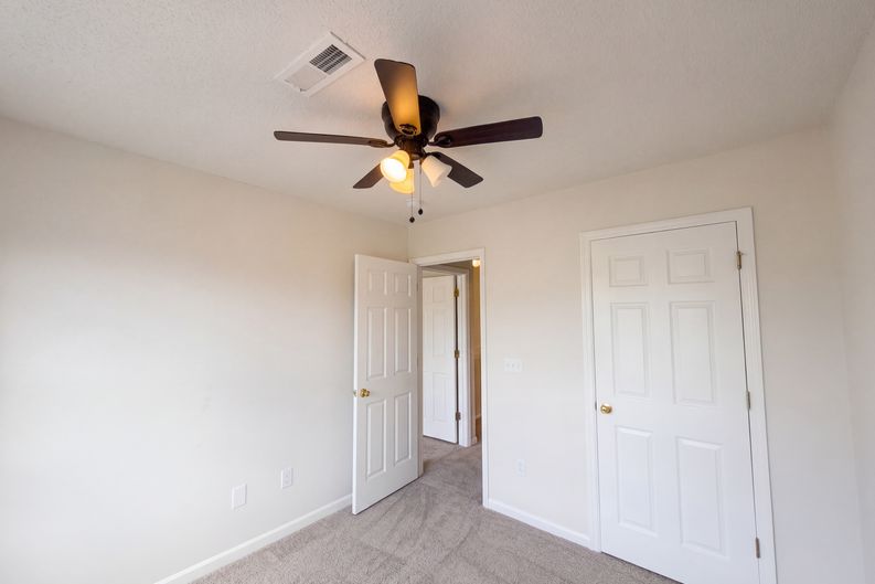 Photo 13 of 20 of 112 Taylor Cir, Goose Creek, SC