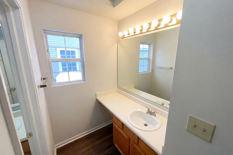 Photo 17 of 24 of 4925 Pembridge Dr, Indianapolis, IN