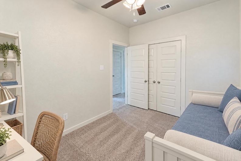 Photo 11 of 17 of 186 S Preston St, Alvarado, TX
