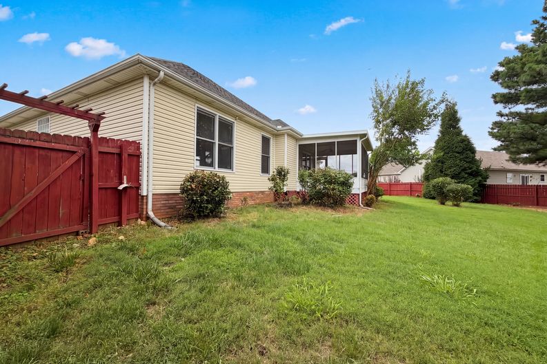 Photo 15 of 17 of 3609 Millington Dr, Clarksville, TN