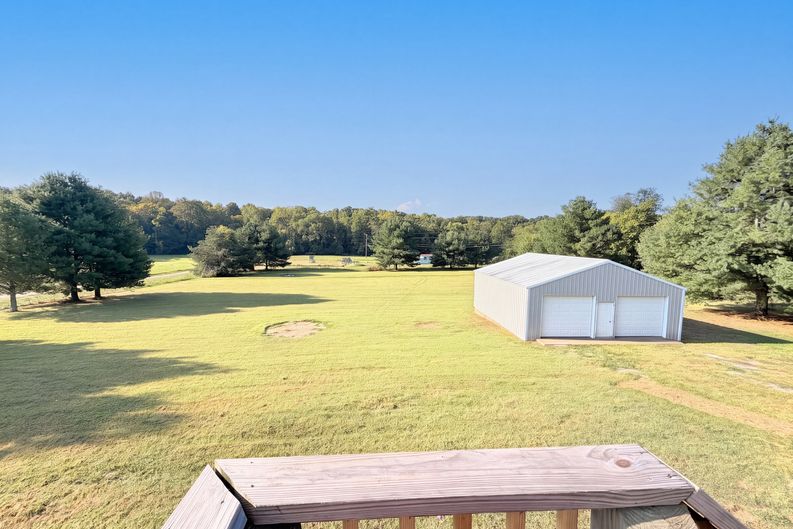 Photo 18 of 24 of 3692 Armstrong Rd, Springfield, TN