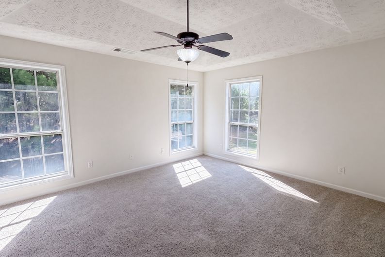 Photo 4 of 25 of 1668 Bennett Dr, McDonough, GA