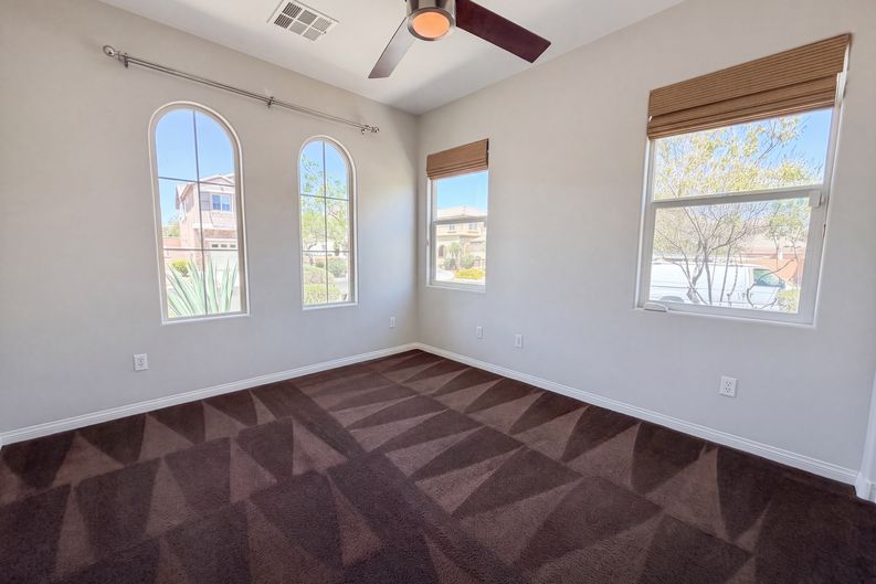 Photo 4 of 21 of 908 Baronet Dr, Las Vegas, NV
