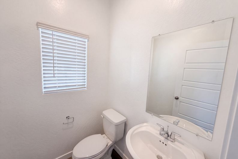 Photo 9 of 17 of 4496 Bellaire Ave, Clovis, CA