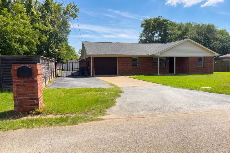 Photo 23 of 24 of 308 N Todd St, Bullard, TX