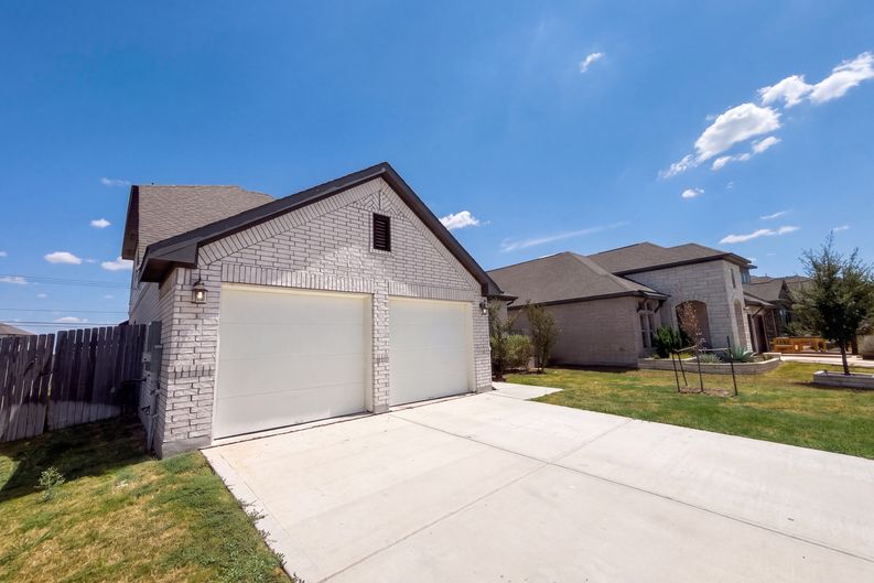 Photo 20 of 24 of 4437 Shady Hill Ln, Pflugerville, TX