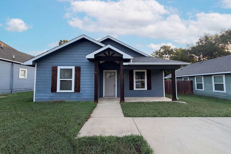 Photo 18 of 20 of 709 W Hull St, Denison, TX