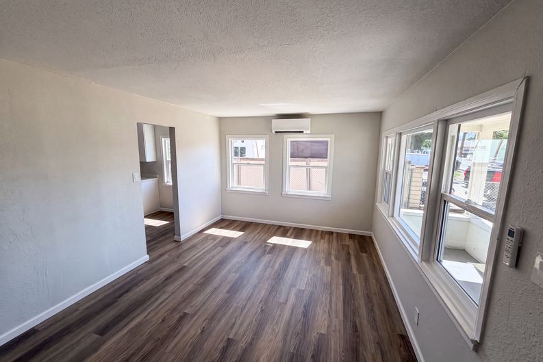 Photo 3 of 19 of 1374 El Nita Ln, Hemet, CA