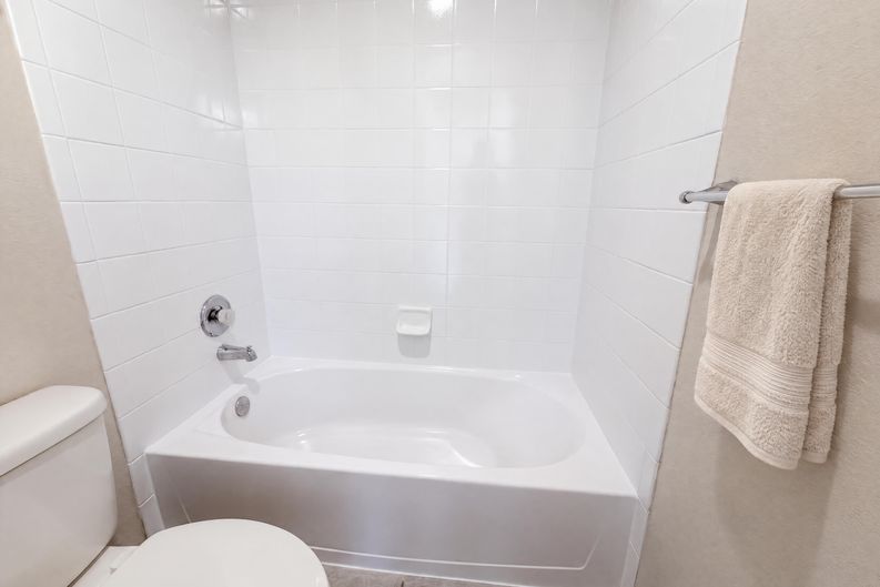 Photo 7 of 24 of 8322 Oakleaf Meadow Ct, Rosharon, TX
