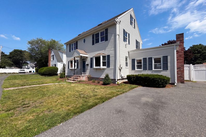 Photo 28 of 37 of 4 MacArthur Cir, Peabody, MA