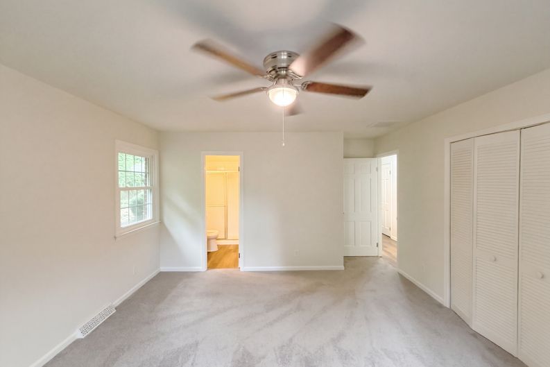 Photo 4 of 15 of 505 Leawood Dr, Greensboro, NC