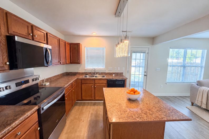 Photo 7 of 20 of 4824 Yellow Locust Dr, Browns Summit, NC