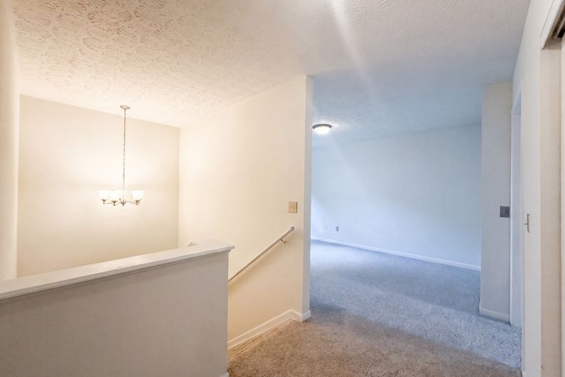 Photo 11 of 29 of 4625 Kenross Dr, Columbus, OH