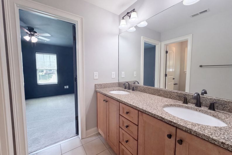 Photo 10 of 19 of 131 Lakeshore Hills Dr, Mooresville, NC