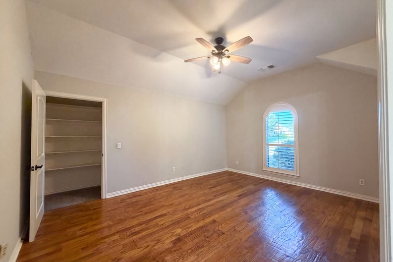 Photo 8 of 25 of 6530 Swallow Ct, McKinney, TX