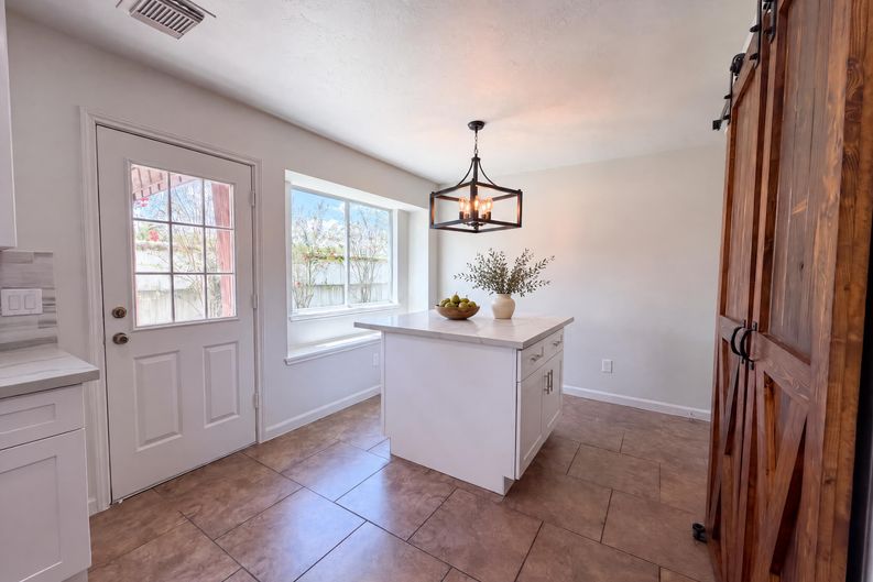Photo 7 of 25 of 4519 S Ridgewalk Dr, Houston, TX