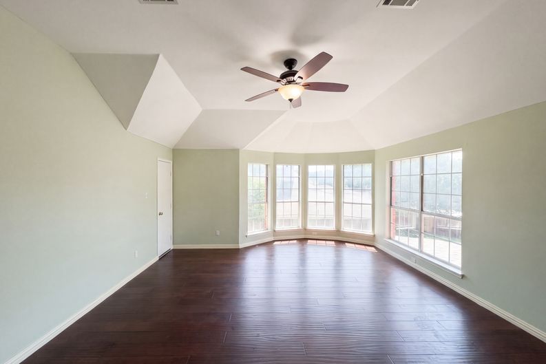 Photo 4 of 22 of 3606 Fairlands Dr, Richardson, TX