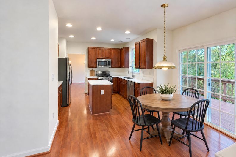 Photo 8 of 60 of 12001 Vantage Point Ct, Bristow, VA