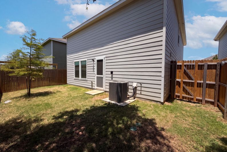 Photo 5 of 18 of 2972 Audles Ln, Dallas, TX