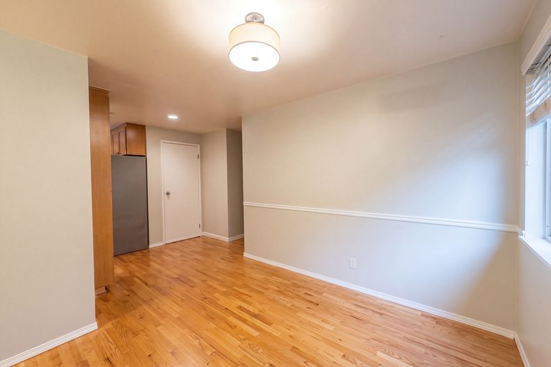 Photo 9 of 25 of 10401 NE 130th St, Kirkland, WA