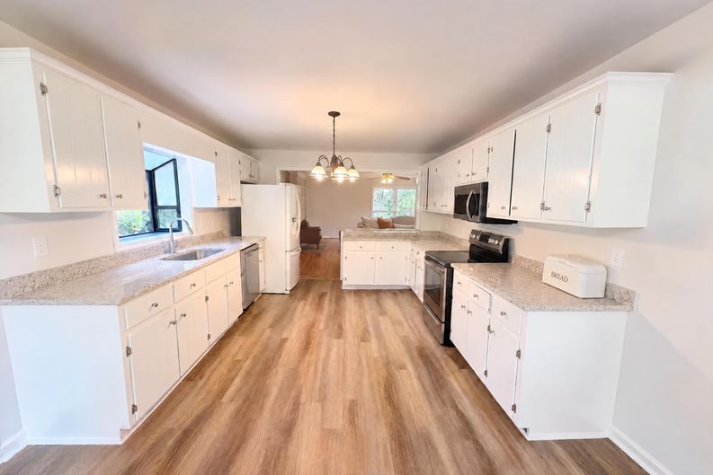Photo 8 of 21 of 3802 Claude Brewer Rd, Loganville, GA