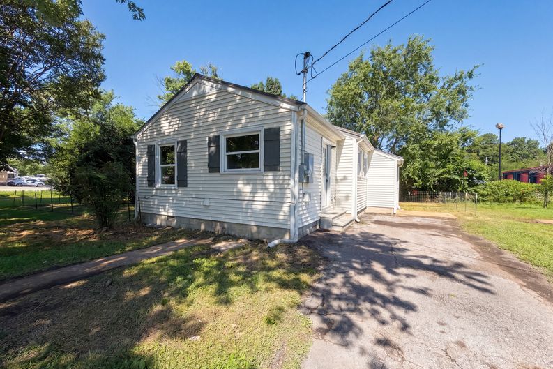 Photo 17 of 19 of 1036 E Commerce St, Lewisburg, TN