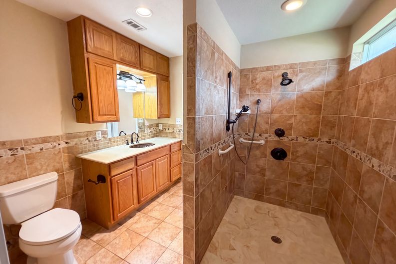Photo 8 of 16 of 507 Decker Dr, Hutto, TX