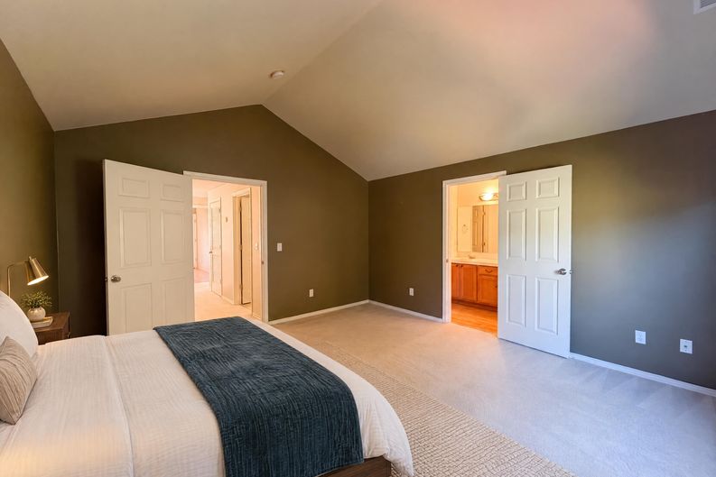 Photo 8 of 19 of 17615 SW Falling Leaf Ct, Beaverton, OR