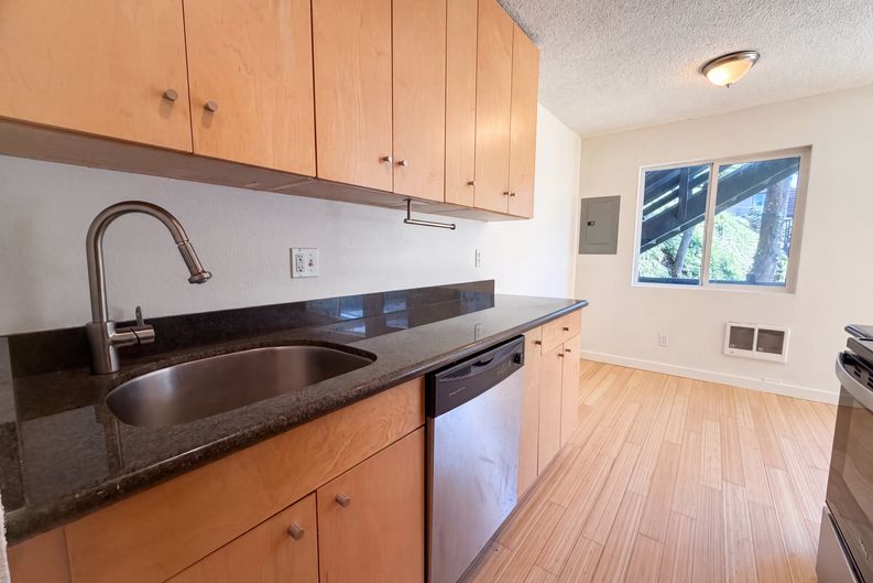 Photo 9 of 16 of 1300 NE 68th Ave, Portland, OR