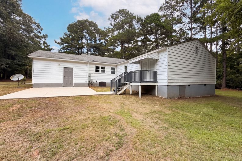 Photo 5 of 21 of 5710 Edgehill Rd, Sumter, SC