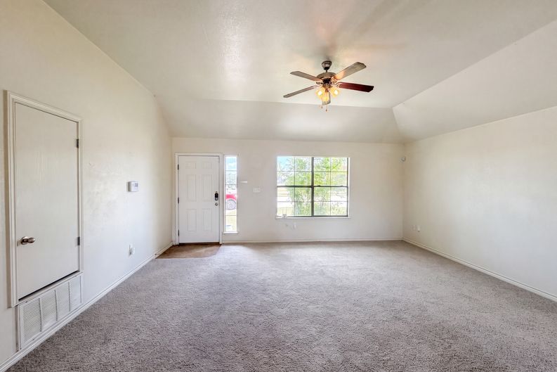 Photo 11 of 16 of 2512 Saulsbury Dr, Temple, TX