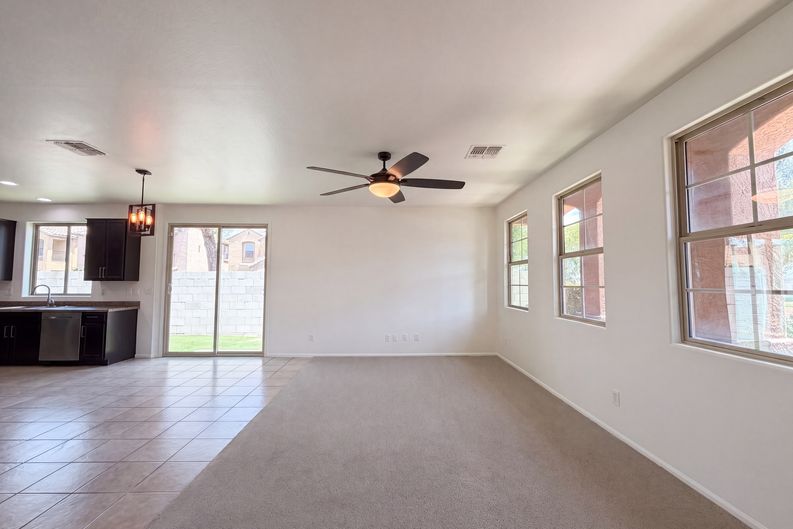 Photo 7 of 27 of 7730 W Giles Rd, Phoenix, AZ