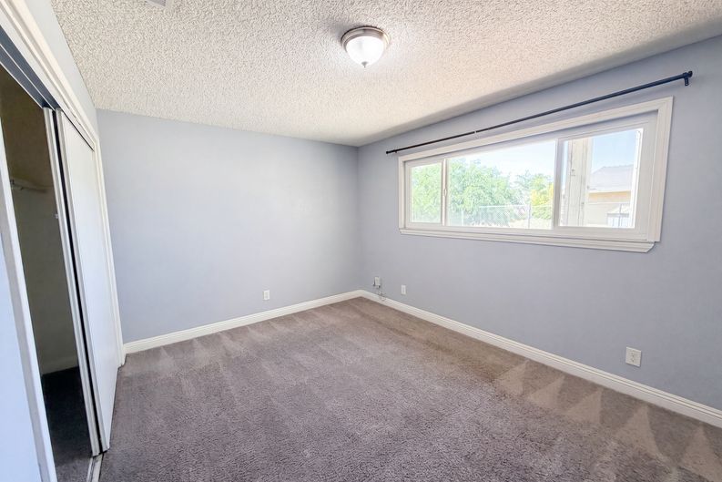 Photo 11 of 24 of 15929 La Verida Dr, Victorville, CA