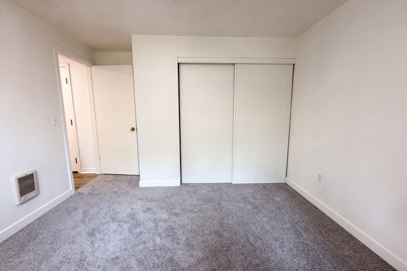 Photo 10 of 17 of 5216 SE 132nd Ave, Portland, OR