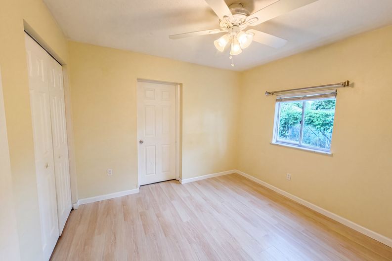 Photo 13 of 26 of 722 Virginia Ln, Apopka, FL