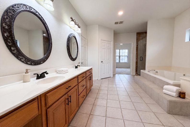 Photo 11 of 20 of 6041 King Trl, Corpus Christi, TX
