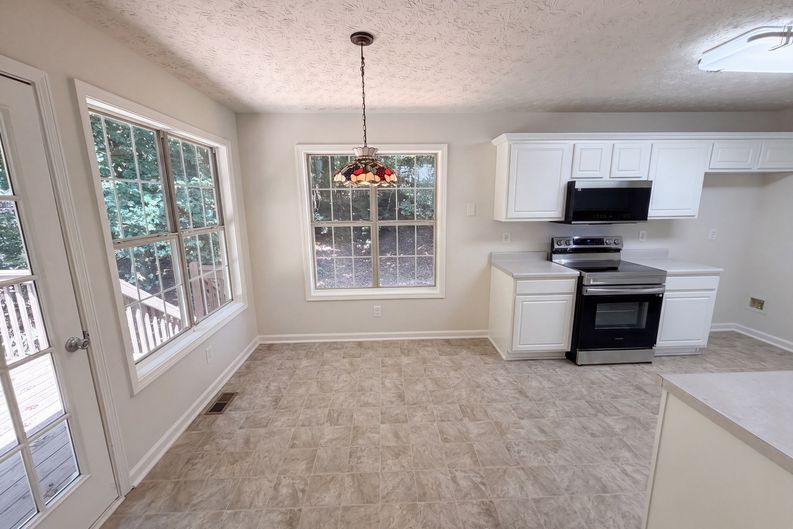 Photo 13 of 56 of 7830 Mosswood Ln, Gainesville, GA