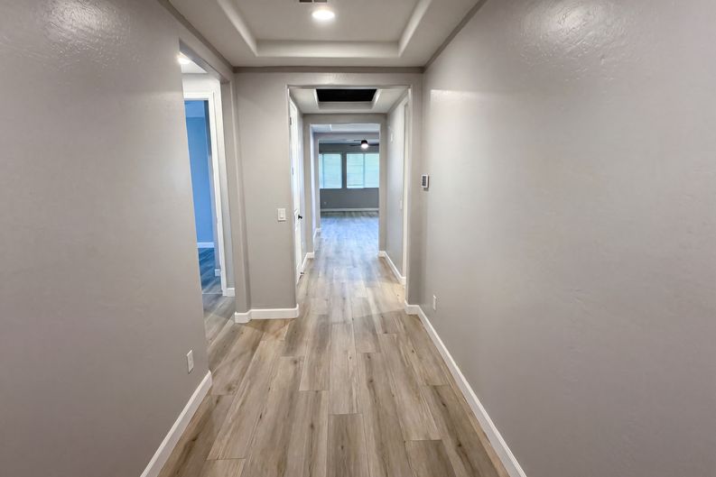Photo 14 of 38 of 18840 W Mercer Ln, Surprise, AZ