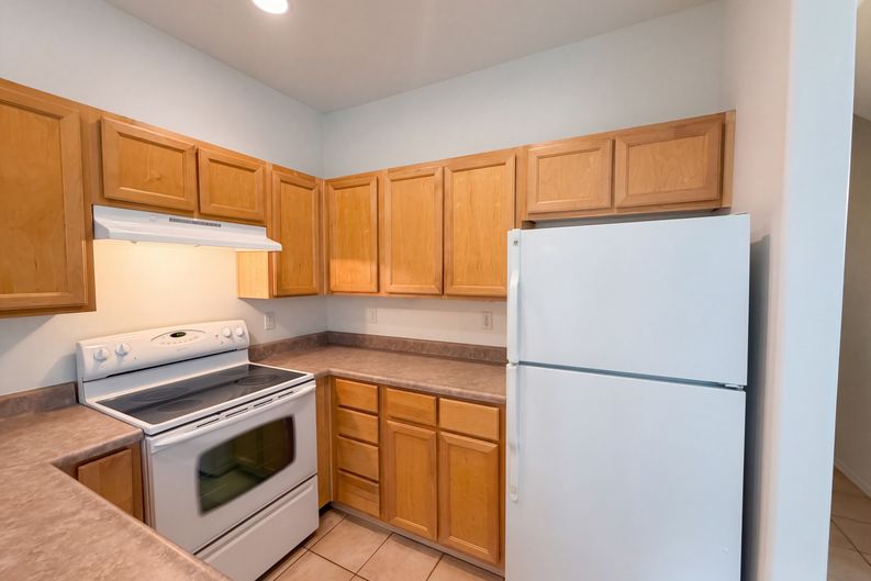 Photo 5 of 26 of 546 NE Knott St, Portland, OR