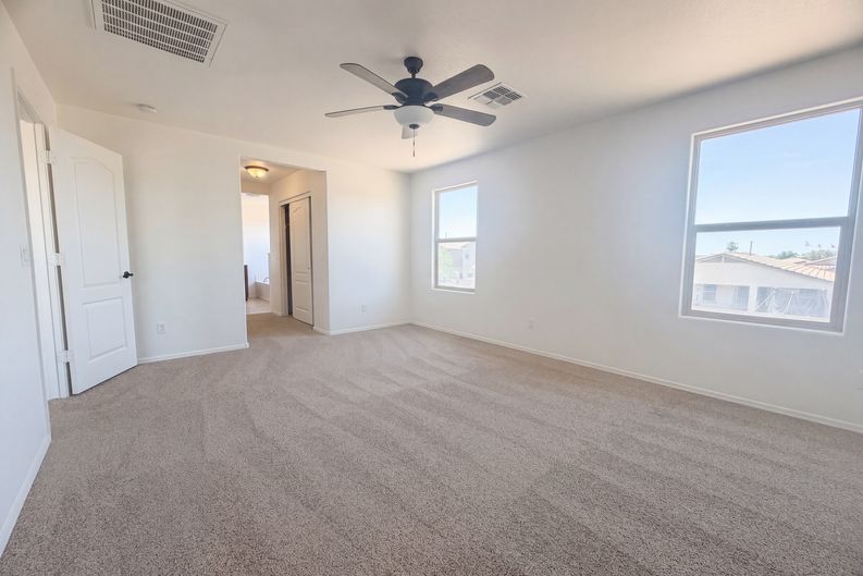 Photo 8 of 18 of 1043 E Daniella Dr, San Tan Valley, AZ