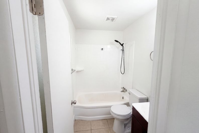 Photo 5 of 18 of 3168 W Lehi Dr, West Valley City, UT
