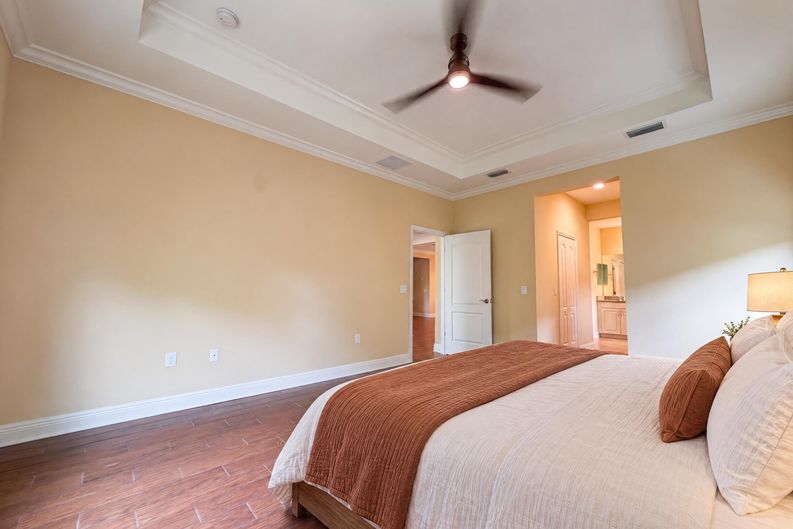 Photo 11 of 24 of 1121 Thornbury Dr, Parrish, FL