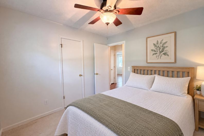 Photo 10 of 26 of 3040 Raymonds Ct, Loganville, GA