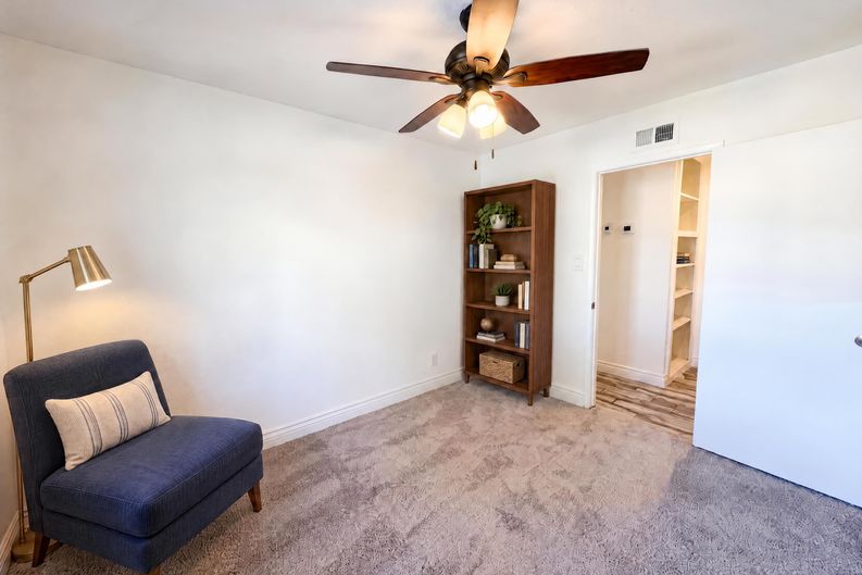 Photo 16 of 31 of 1422 Oakmont Dr, Roseville, CA