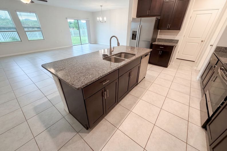Photo 19 of 42 of 11849 Blackeyed Susan Dr, Riverview, FL