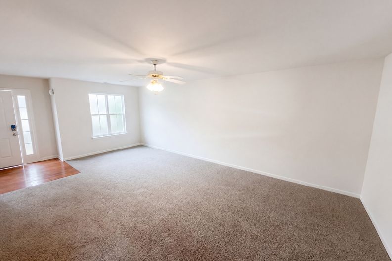Photo 8 of 21 of 6126 Hickory Lane Dr, Union City, GA